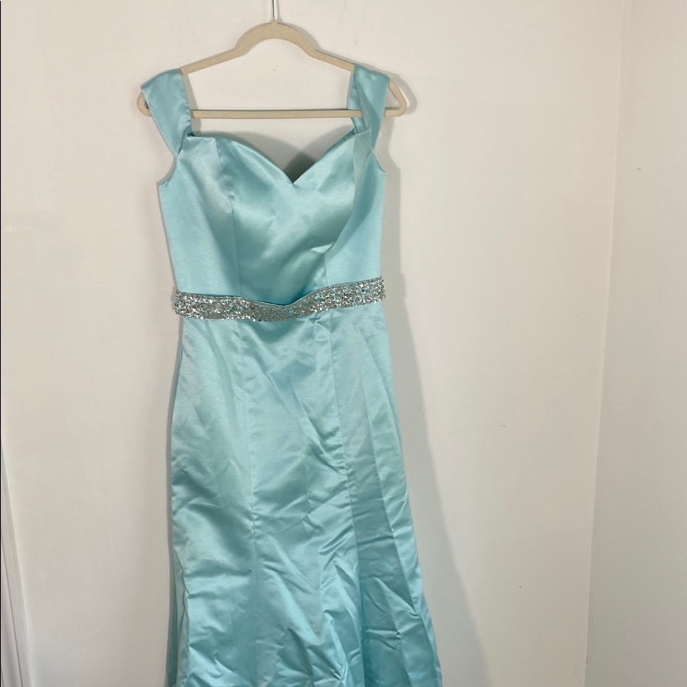 Light Blue Romantic Embellished Mermaid Prom Gown Size 11 NWOT